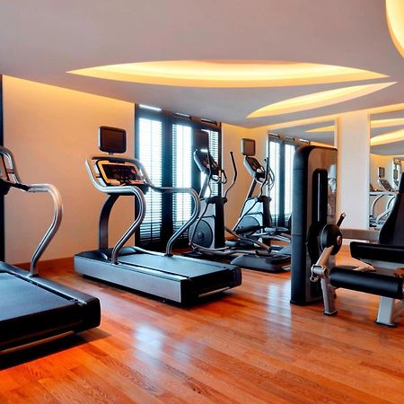 Marriott Executive Apartments Al Jaddaf, Dubái Exterior foto The gym at the W Hotel in Dubai
