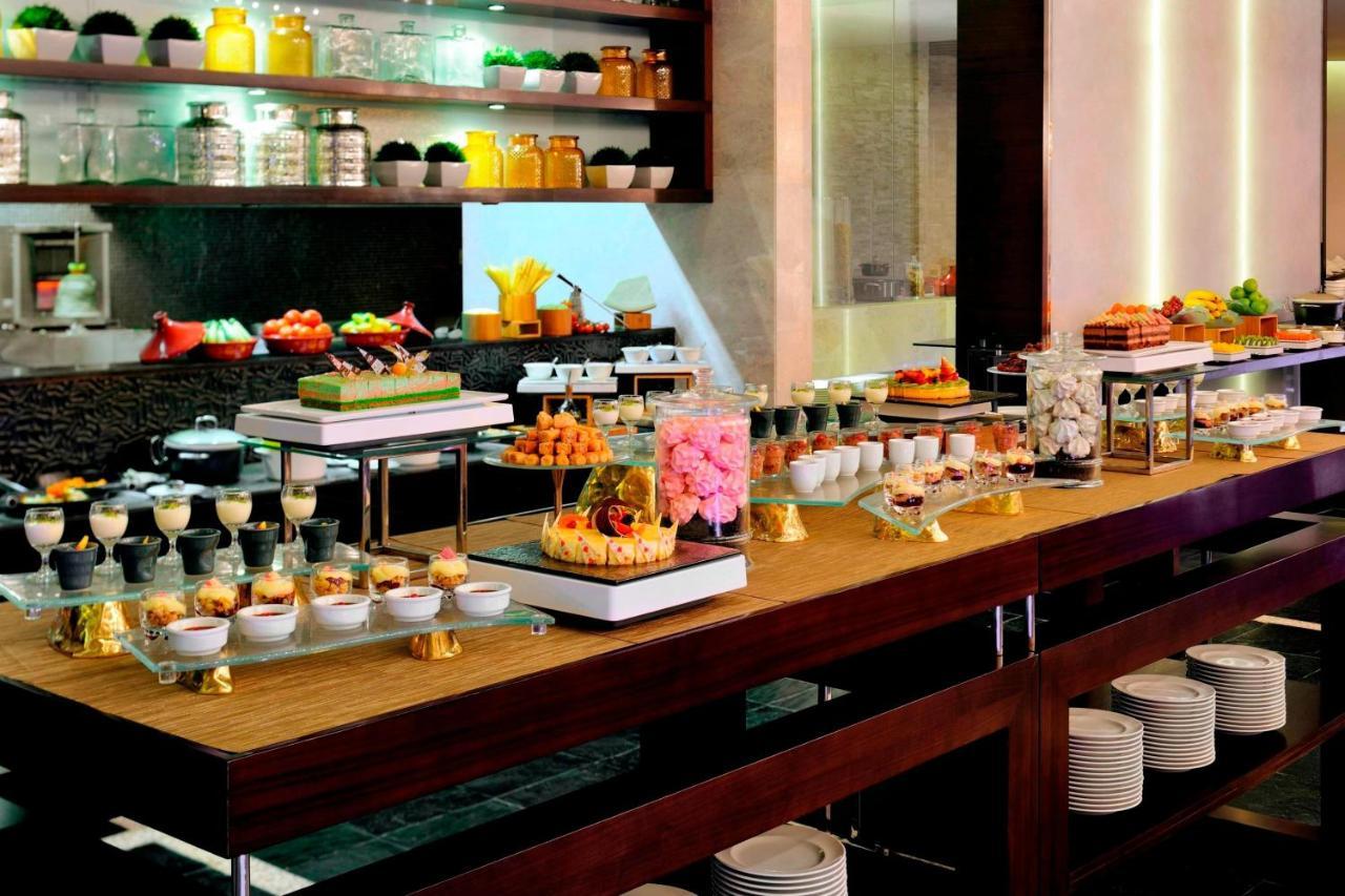 Marriott Executive Apartments Al Jaddaf, Dubái Exterior foto A dessert buffet