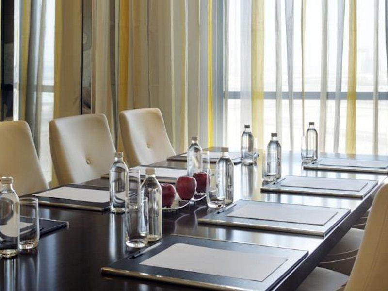 Marriott Executive Apartments Al Jaddaf, Dubái Exterior foto Meeting room